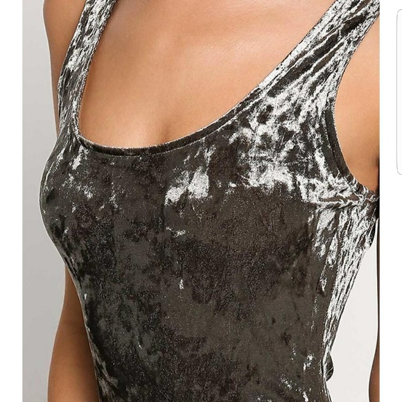 LAST 2! "Jayde" Emerald Crushed Velvet Midi Dress - Picture 3 of 5